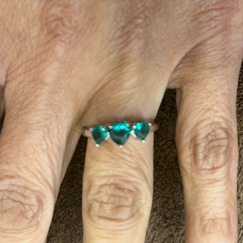 925 Silver 3 Heart Emerald Gemstone Ring